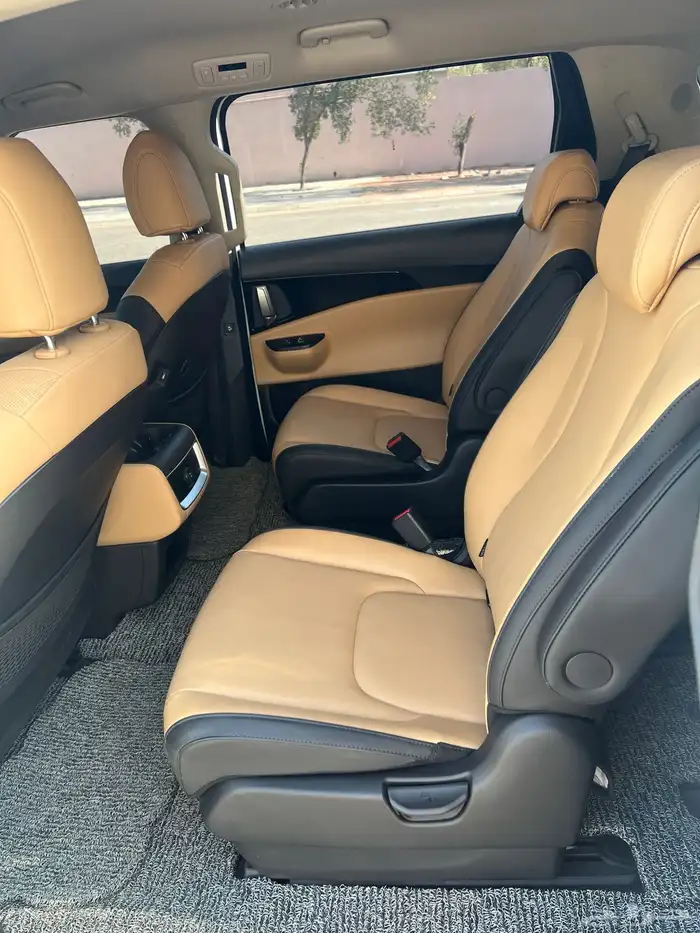 كيا كرنفال موديل 2023 ديزل 10