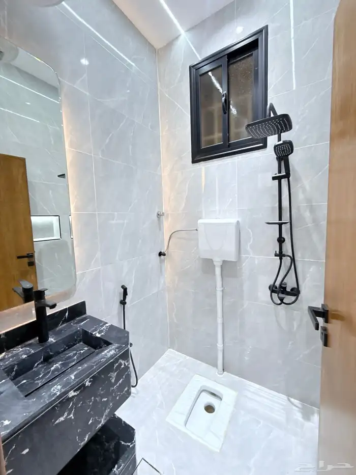 للبيع شقق ارضيه وعلويه بحي الموسي وسط الخدمات وحديقه 16