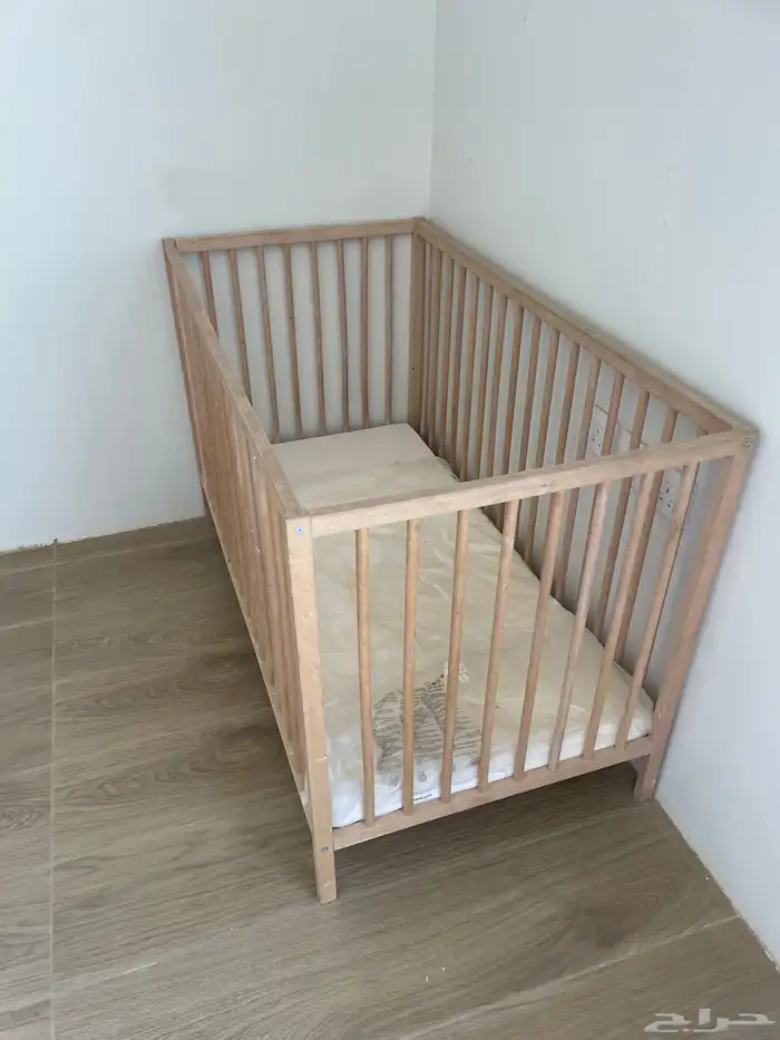 طابعه وسرير اطفال بحالة ممتازة 9