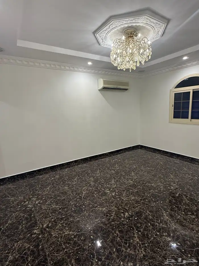 شقة لإيجار خمس غرف حي الصفا مكيفات راكبة 8