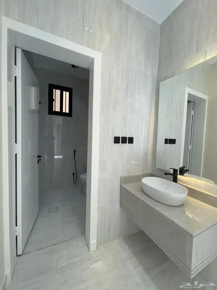 فيلا روف دور ثانى مع ملحق بدرج خارجى باالقرب من نادى ضمك 31