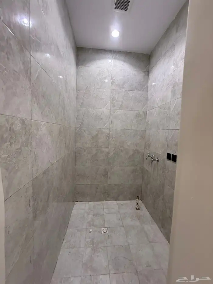 للبيع روف بملحق علوي بحوش حي الراقي شرق خميس مشيط 19