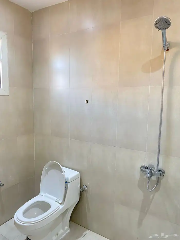 شقه فاخره للإيجار بحي الوادي 3