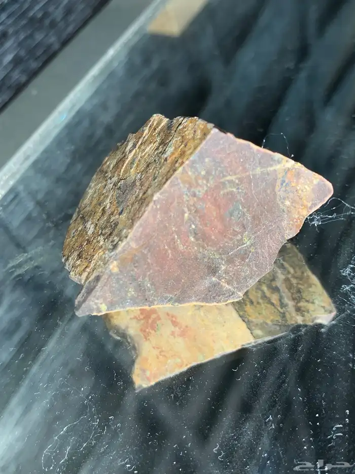 حجر نيزك قمري 6