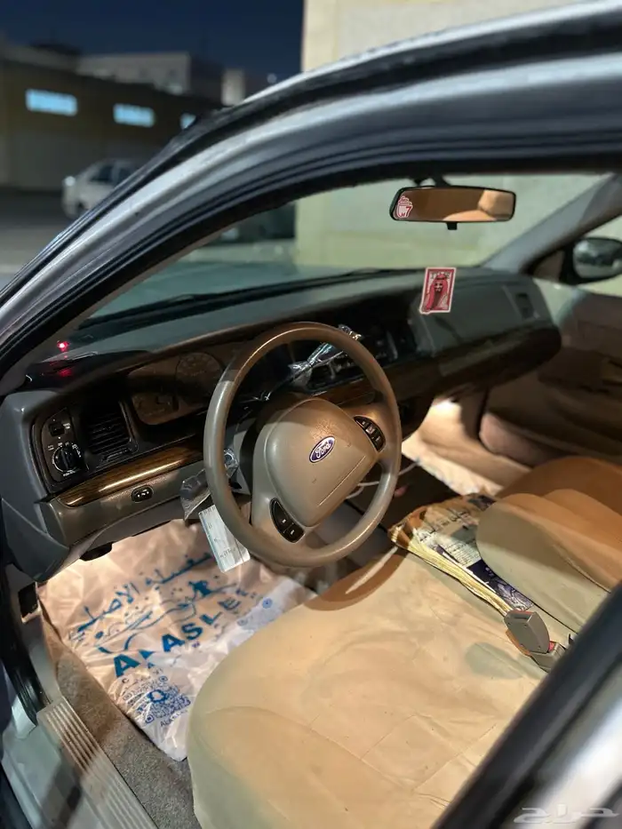 فورد كروان فكتوريا 2002 15