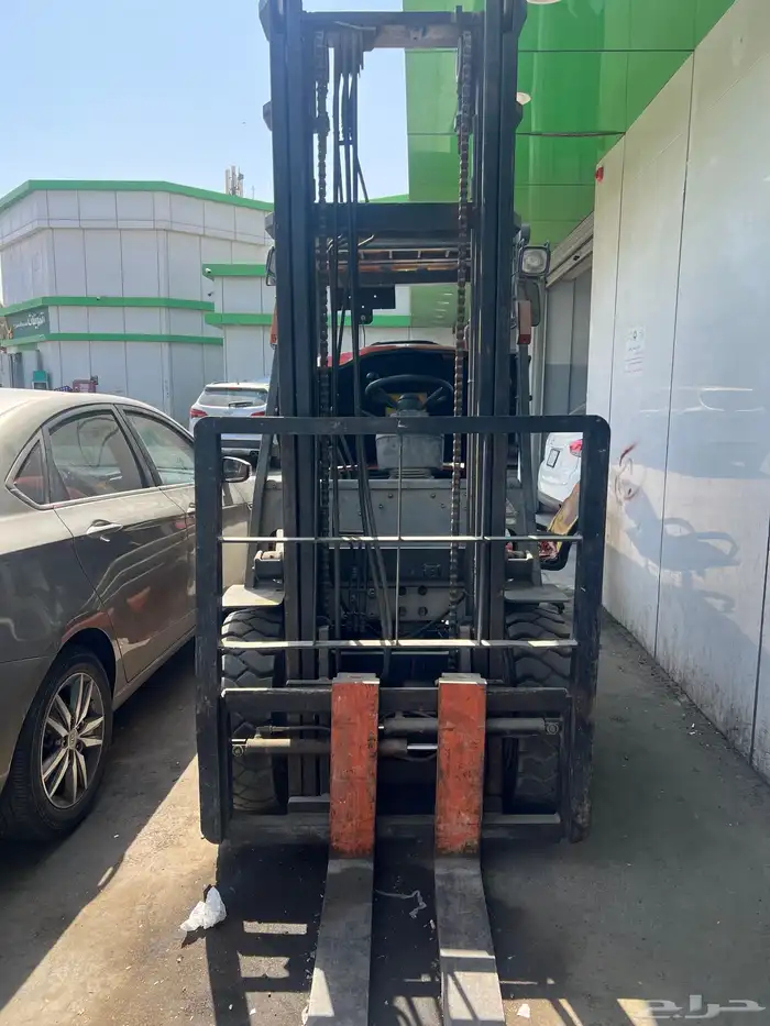 للبيع رافعه شوكيه 3 طن بانزين 0