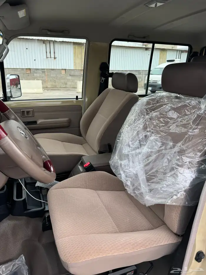 ربع 22 سعودي فل كامل الصقر بيج مخزن(النادر) 13