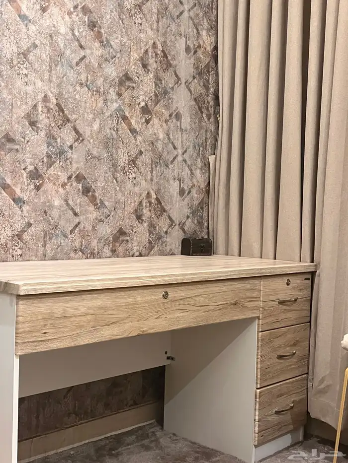 مكتب خشبه شبه جديد 0