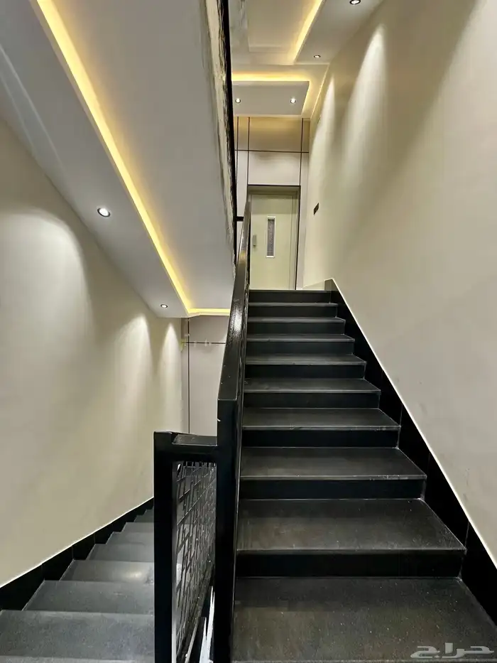 للبيع شقق علويه6غرف مع سطح ومصعد شغال بأبها-المحاله520الف 3