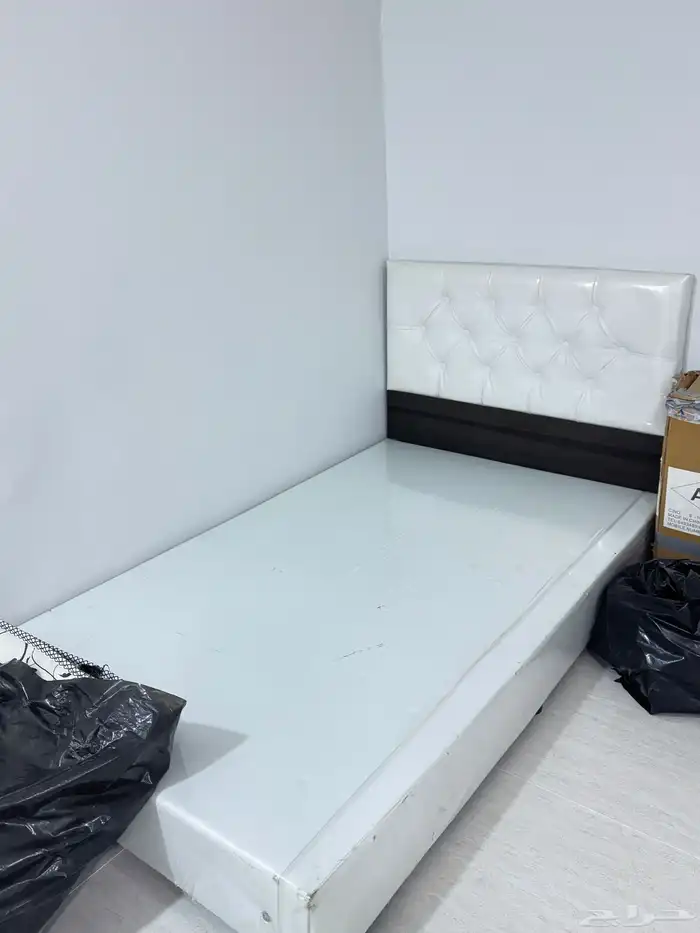 سرير للبيع البيع مستعجل 0