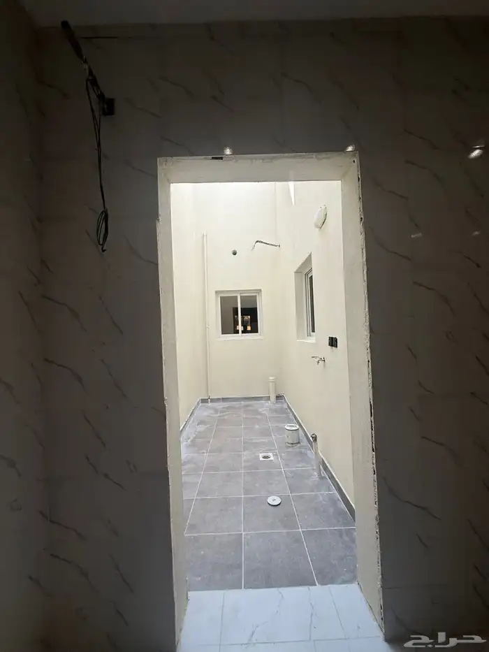 دور فاخر 460 بحي العوينة بالمربع الذهبي بسعر 980 الف 24