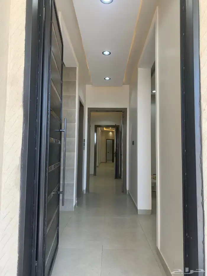 للبيع شقق ارضي بحوش مدخل سياره من 520 با الخميس 4