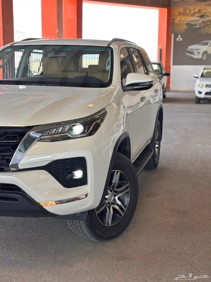 جيب فورتشنر 2022 6 سلندر بنزين 10