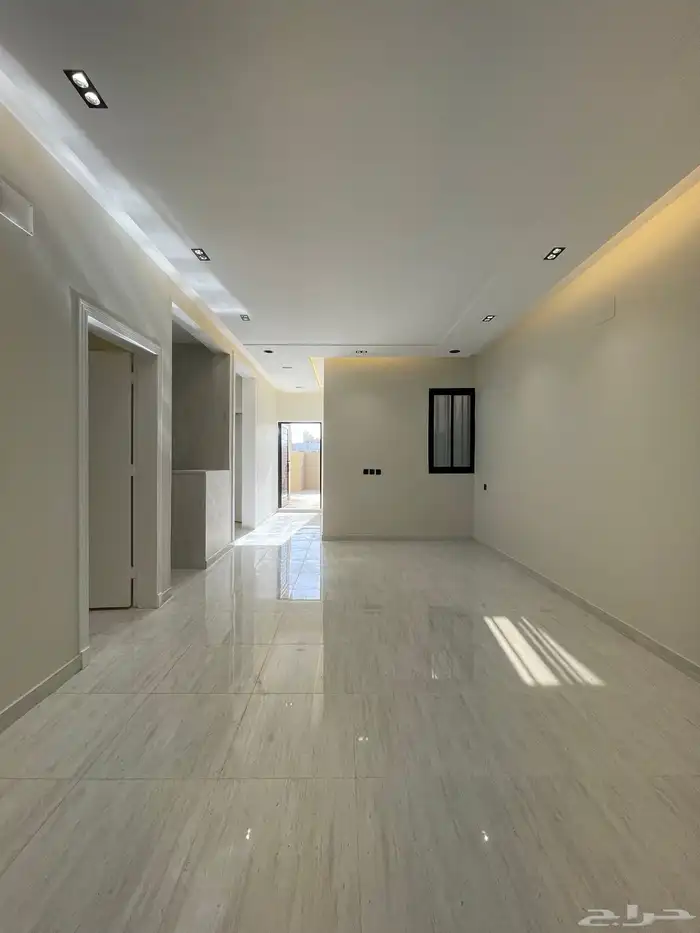 فيلا روف دور ثانى مع ملحق بدرج خارجى باالقرب من نادى ضمك 28