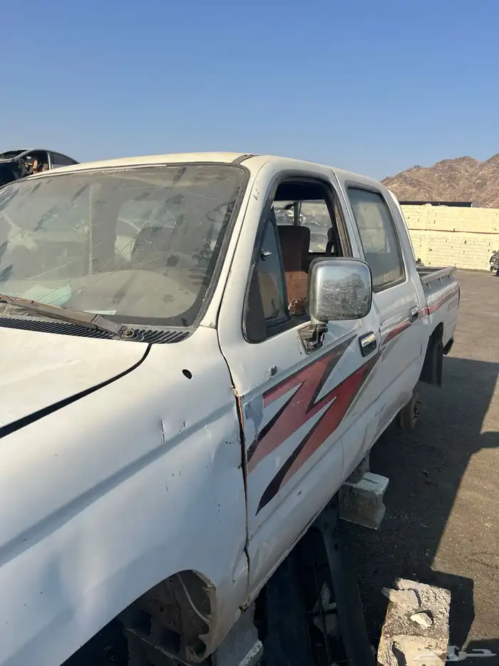 قطع غيار هايلوكس 99- 2005 3