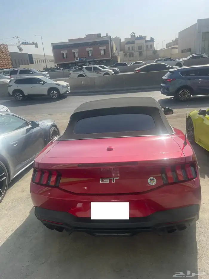 فورد موستنق 2024 لون احمر للايجار 3