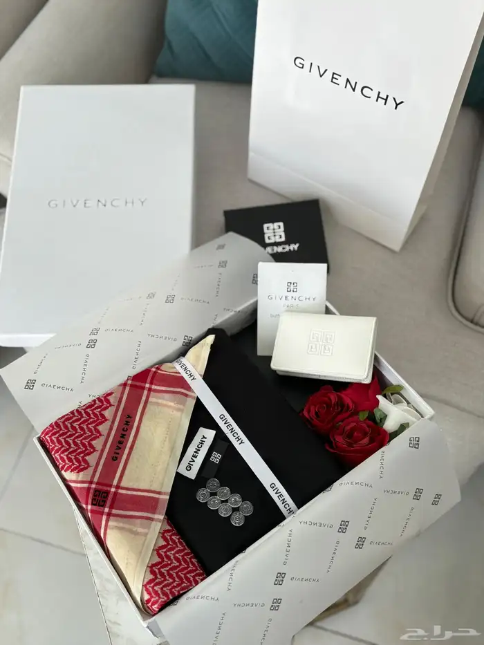 عرض الشتاء بوكس ملكي ماركة ديور قماش 18