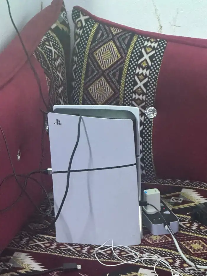 للبيع بلاستيشن 5 شبه الجديد 0