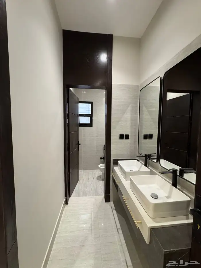 للبيع دور أول في حي الجنادرية -مخطط المعالي- 1