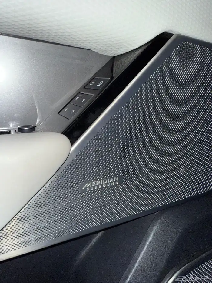 لاند روفر فيلار 2023 25