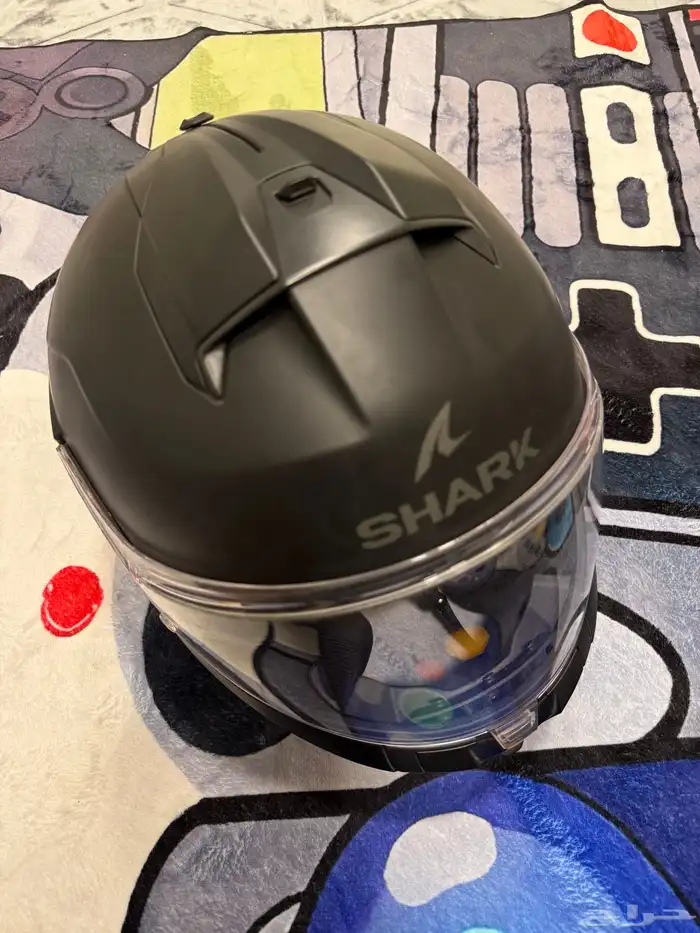 للبيع خوذة SHARK أصلية اللون  اسود المقاس  M 1