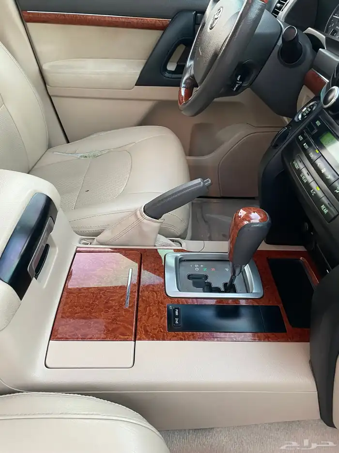 لاندكروزر 2014 GXR 23