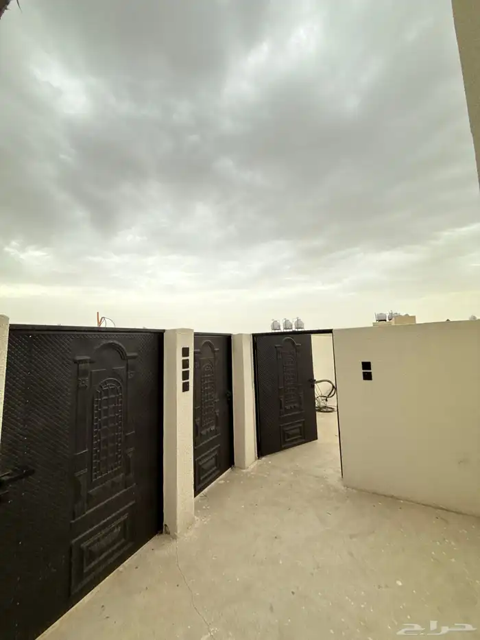 للبيع شقق ارضيه وعلويه بحي الموسي وسط الخدمات وحديقه 42