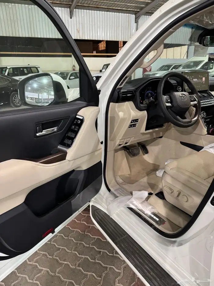 تويوتا لاندكروزر GXR4 بنزين 2025 7