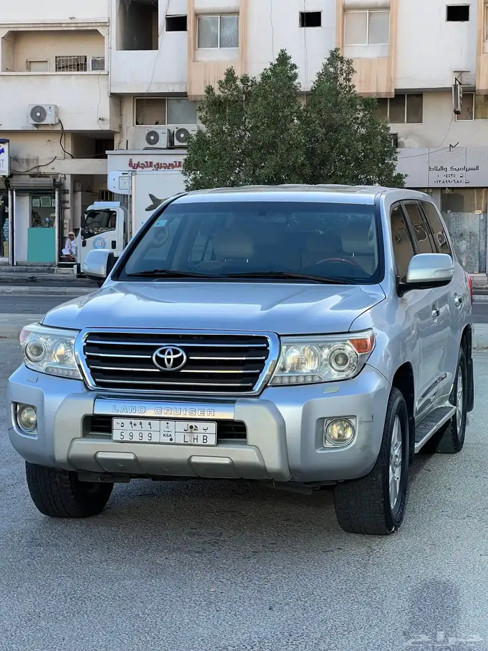 تويوتا لاند كروزر جيب موديل 2013 0