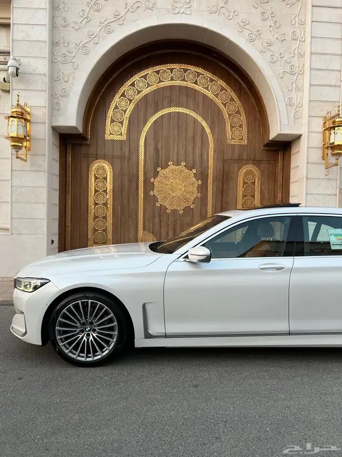 للبيع بي ام دبليو 2021 - 730 li بحالة الجديده 3