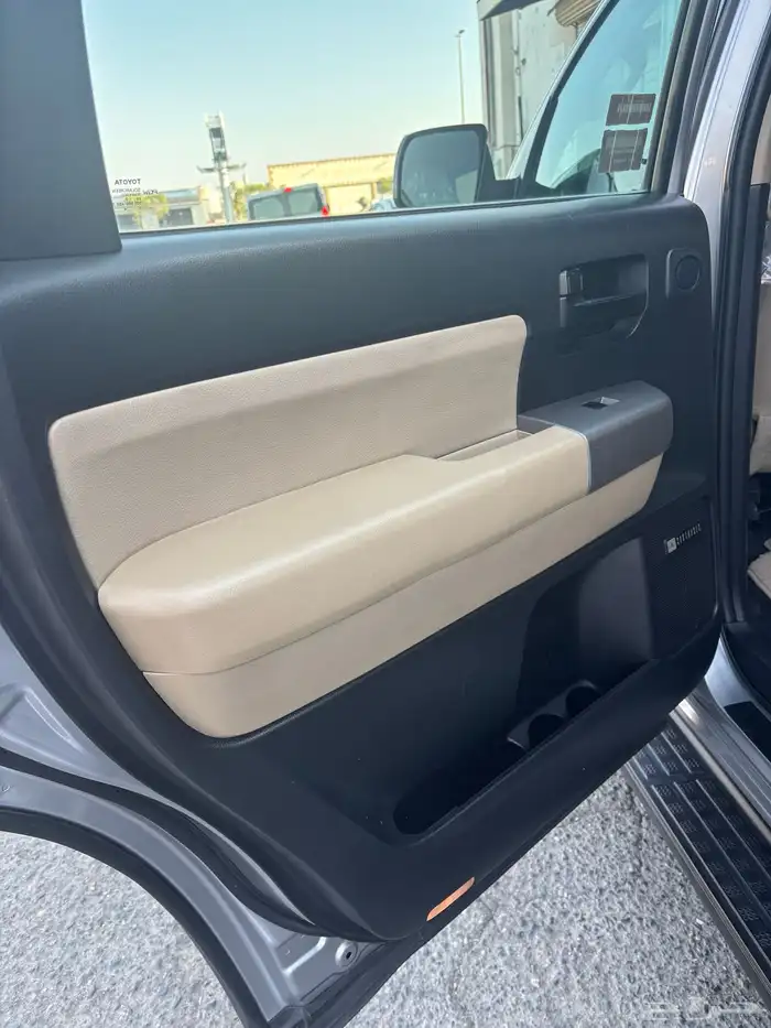 تويوتا سيكويا دبل فتحه ثلاجه 13