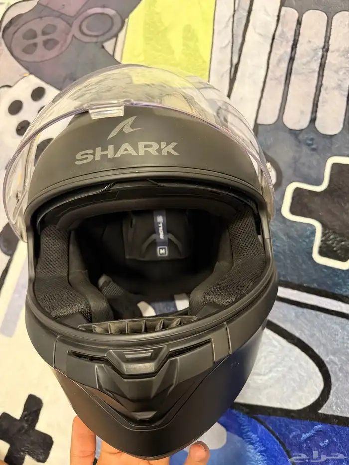 للبيع خوذة SHARK أصلية اللون  اسود المقاس  M 2