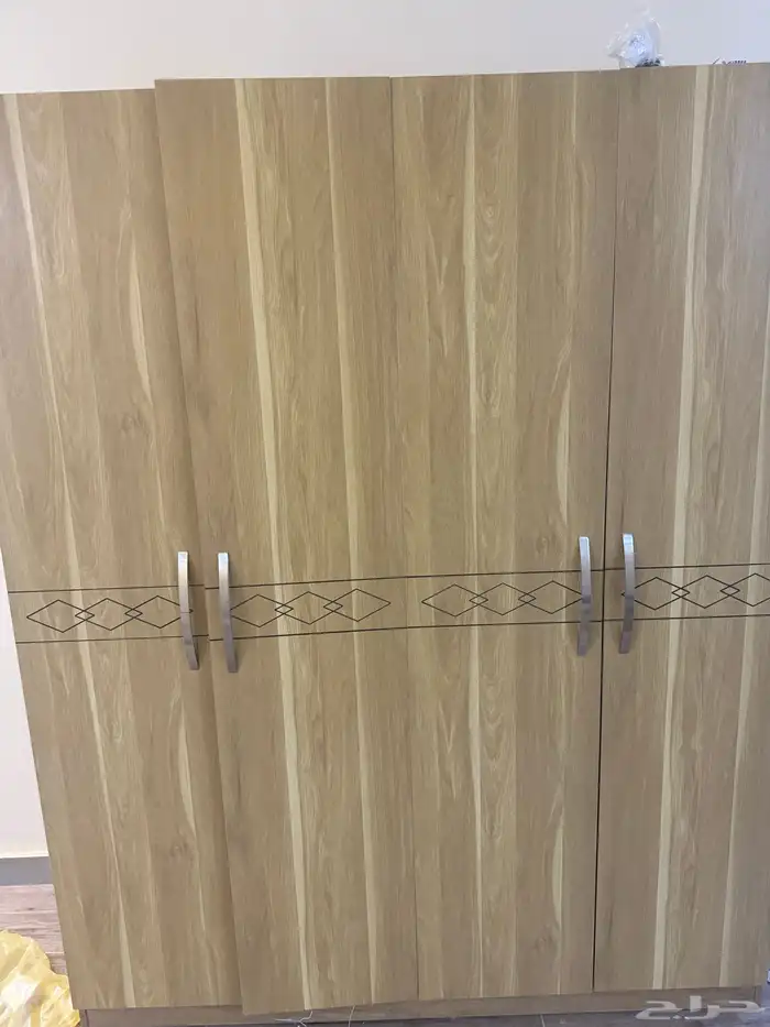 اثاث للبيع غرفة نوم وصالة كنب و تلفزيون و طاولة 2