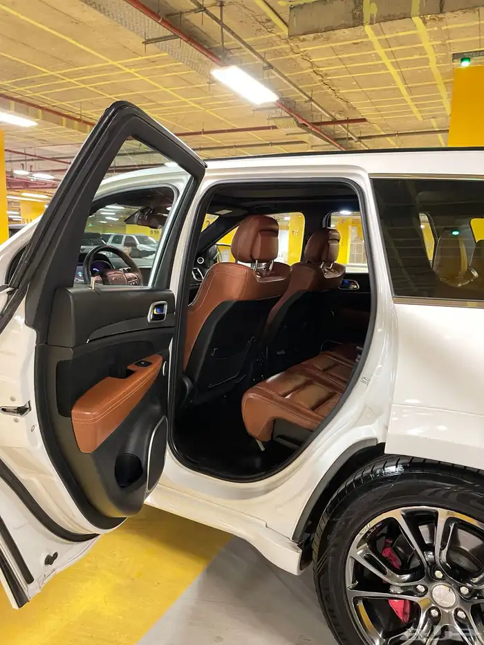 جيب شروكي SRT 2014 8