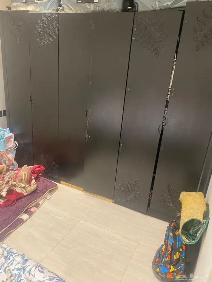 دولاب ملابس مستخدم بحالة جيدة 6 أبواب 2