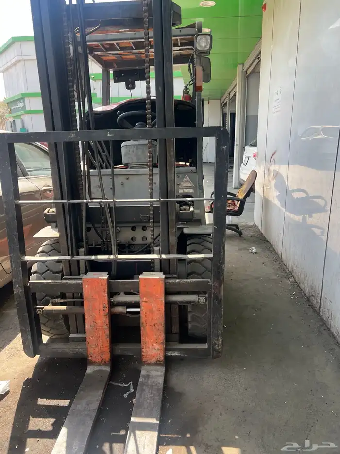 للبيع رافعه شوكيه 3 طن بانزين 2