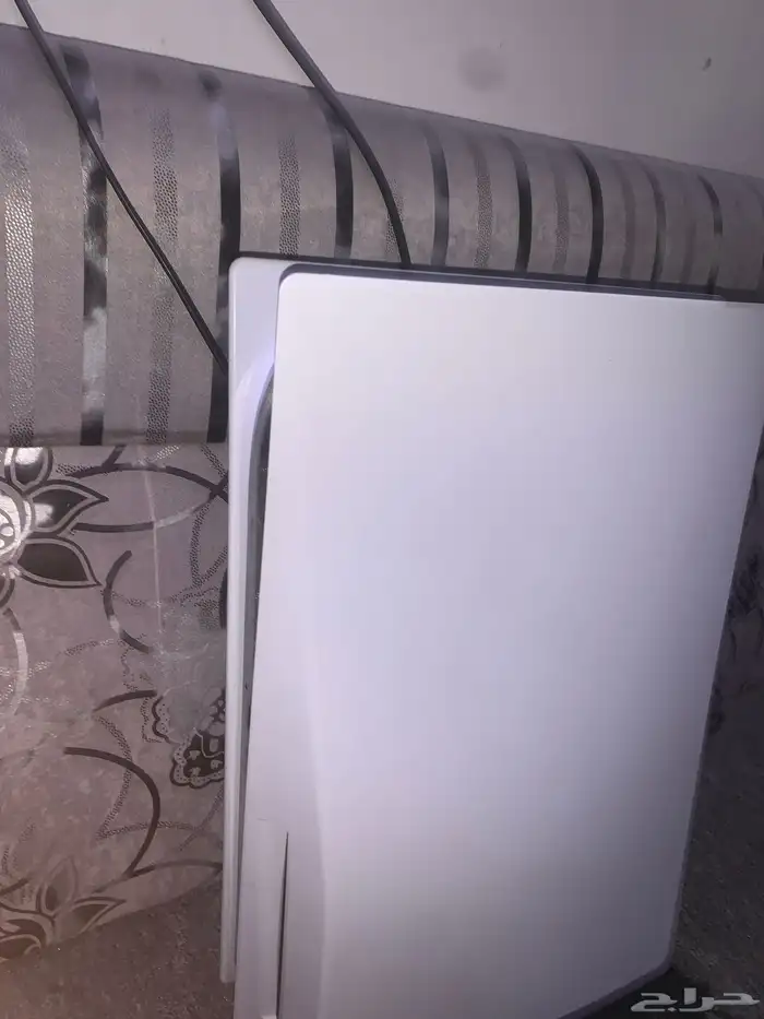 سوني فايف نصيفه معه كل اغراضه سوني شرط بس. ممعه يد 0