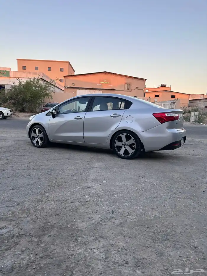 للبيع كيا ريو مديل2014 فل كامل 0