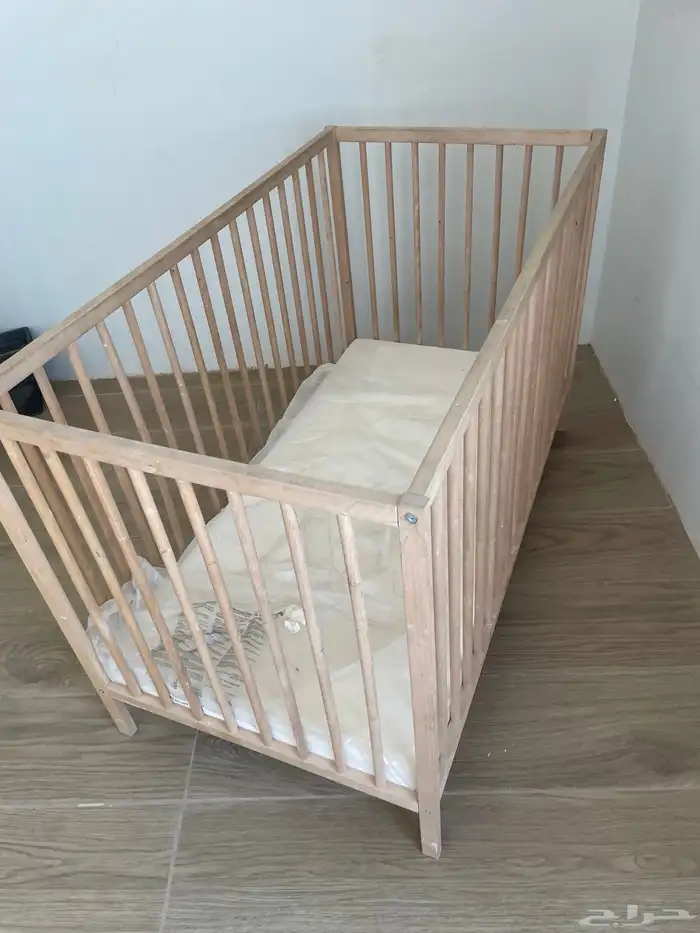 طابعه وسرير اطفال بحالة ممتازة 7