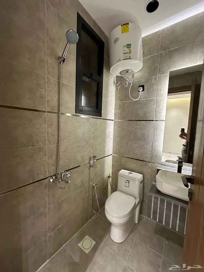 للبيع شقه ارضيه بمدخل مستقل بأبها-قرب الراشد مول بسعر مناسب 12