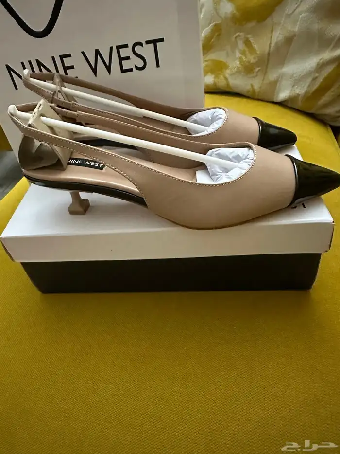 شوزات من ناين ويست جديدة بالكرتون مقاس 38 1