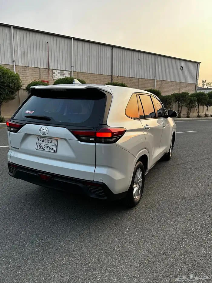 انوفا بنزين GL 2024 5