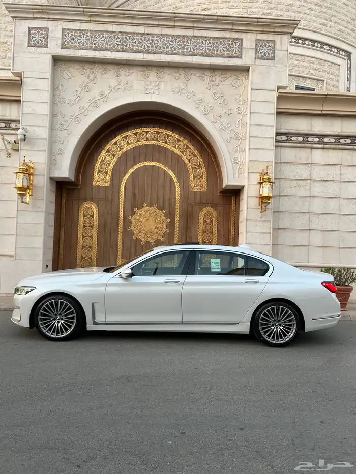 للبيع بي ام دبليو 2021 - 730 li بحالة الجديده 4