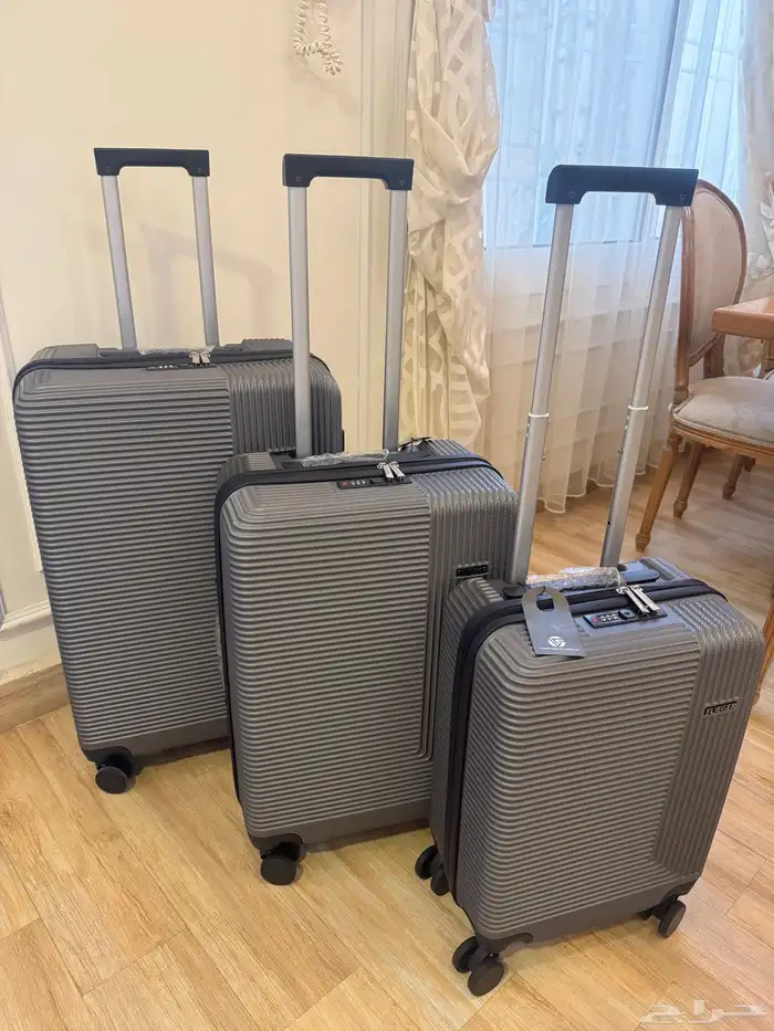 طقم شنط فاخر (جديده) ب3 احجام كبيره ووسط وصغيره 0