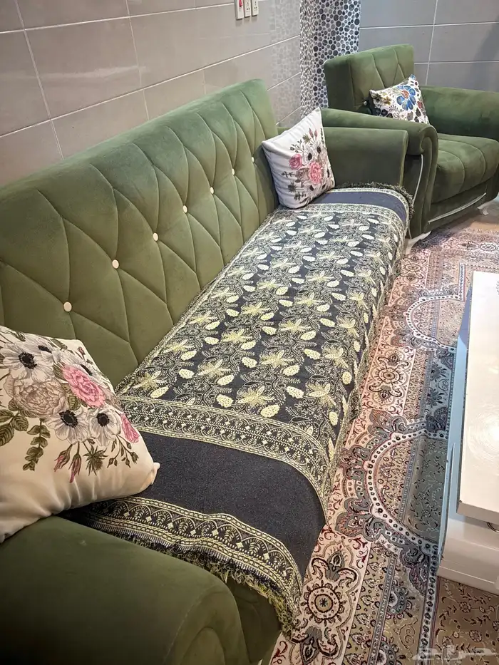 كنب تركي بحاله جيده جدا  وضغطه قوي يكفي 7 أشخاص 2