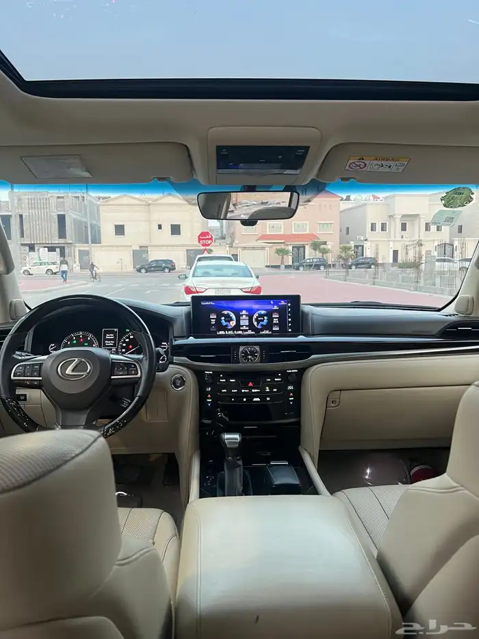 جيب لكزس اسود 2016 LX570 نادر و نظيف جدا  وممشى قليل 11