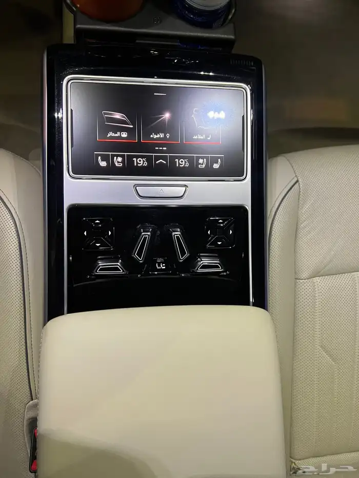 اودي A8L عداد قليل 2020 37