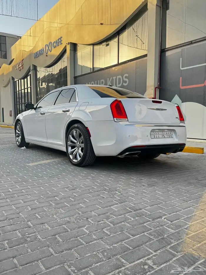 كرايسلر V8 2016 أبيض 6