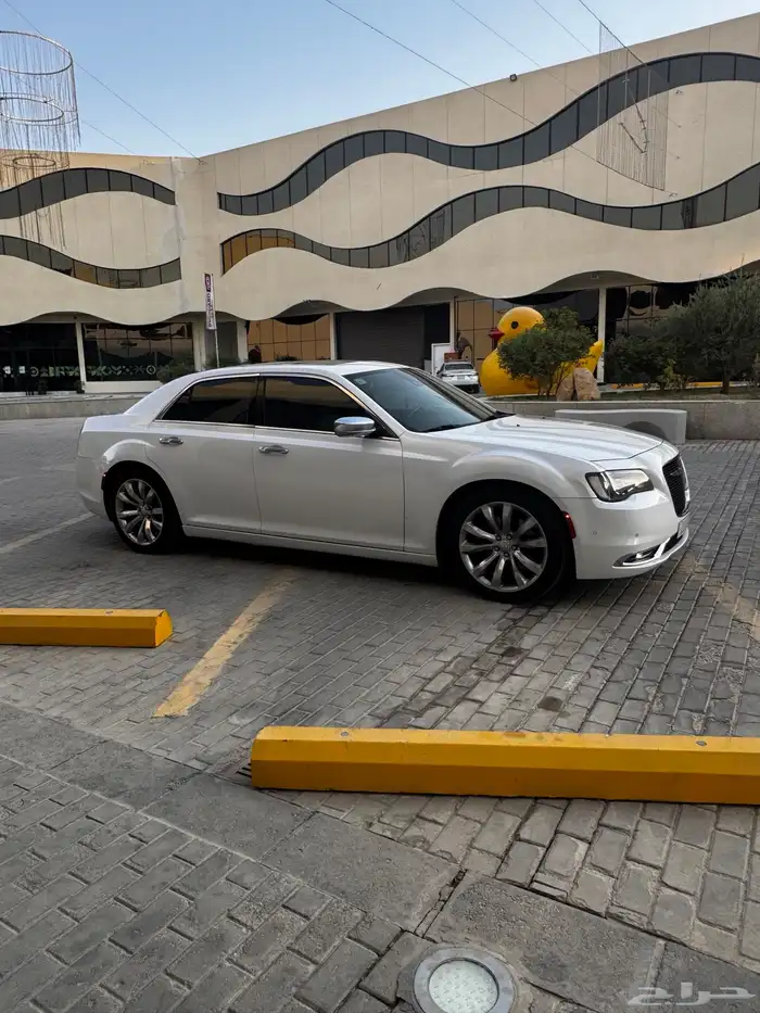 كرايسلر V8 2016 أبيض 2