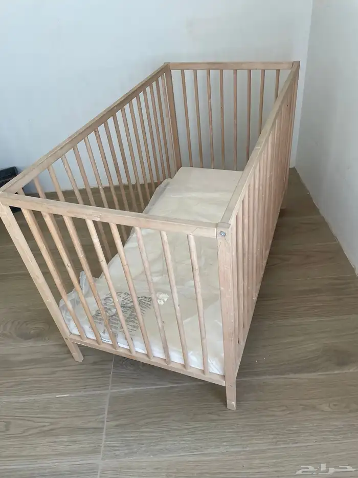 طابعه وسرير اطفال بحالة ممتازة 6